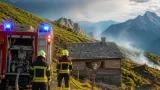 Blitz trifft Alpstein: Flurbrand bei Bollenwees rasch von Feuerwehr gelöscht