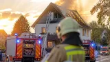Dachgeschossbrand in Reinach: Katze gerettet, ein Haus stark beschädigt