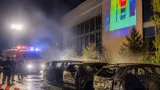 Drohne der Feuerwehren eingesetzt: Vier Fahrzeuge brannten auf Vorplatz in Baar