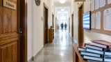 Fachkräftemangel in Rechtsberufen: Längere Besetzungszeiten und Druck auf Ausbildung