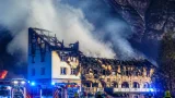 Grossbrand zerstört weite Teile des Berghotels Bischofalp in Elm