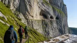 Internationale Archäologinnen und Archäologen forschen an den Wildkirchli-Höhlen