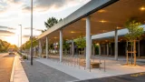 Neuer Eingangsbereich beim Hallenbad in Frauenfeld: weniger Parkplätze, mehr Velos und Grün