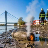 Phosphor-Brandbombe am Rhein entdeckt – Gefahr durch Niedrigwasser freigelegt