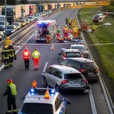 Zwei Auffahrunfälle auf der A9: 14 Verletzte, Autobahn zeitweise gesperrt