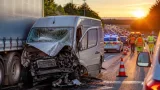 Schwerer Auffahrunfall auf der A5 bei Neuenburg: Fahrerin ins Spital eingeliefert