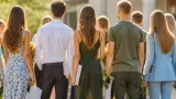 Von Erbstücken bis Sommerkleid: So kleiden sich Luzerner Lernende an der Abschlussfeier