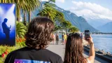 Zara Larsson am See: Herzliche Begegnung mit Fan in Montreux