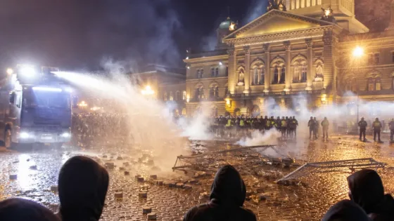 Als die Partydemo «Tanz dich frei» 2013 in Bern in Strassenschlachten kippte