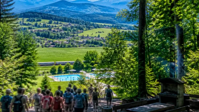 16 Teilnehmende trotz Hitze unterwegs: Rundwanderung um den Aenggist bei Biglen