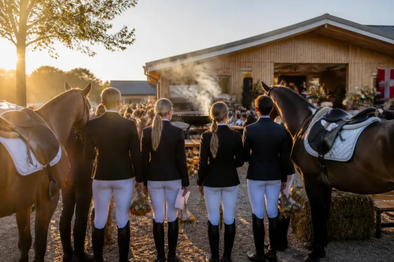 42 neue Berufsleute der Pferdebranche: Münsingerin erzielt Bestnote in Klassischem Reiten