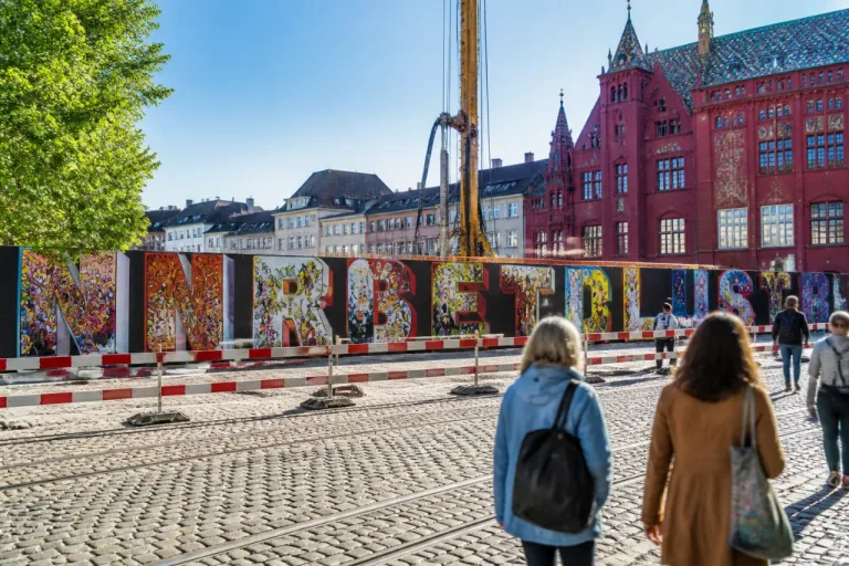 90 Meter Graffiti am Marktplatz: Urbane Kunst soll Besucherinnen und Besucher anziehen