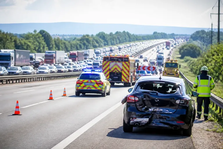 A1 bei Dietlikon nach Auffahrunfall teils gesperrt – kilometerlange Staus und Umleitungen