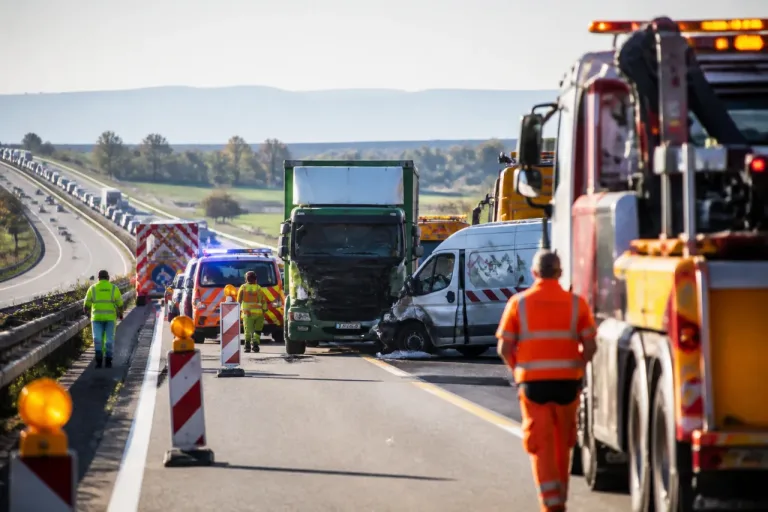 A5 bei Mühlheim/Neuenburg nach Auffahrkollision mit Lastwagen gesperrt