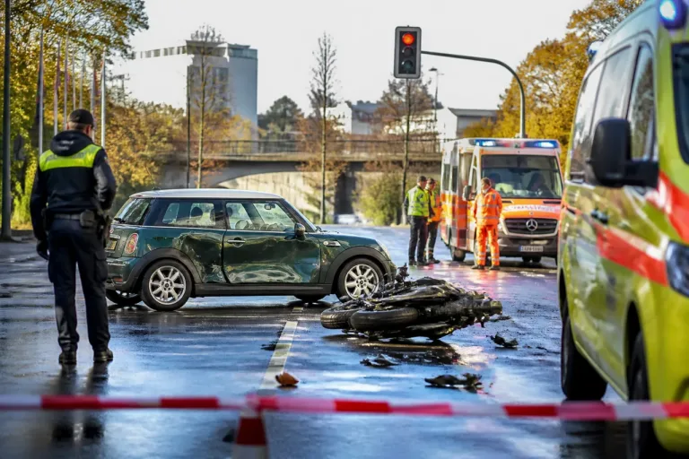 Aarau: Töfffahrer missachtet Rotlicht bei Suhrenbrücke und verletzt sich schwer