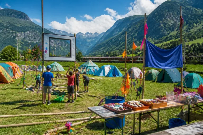 Altdorf: Jungwacht startet Sommerlager in Obergesteln mit «Fernsehshow»-Thema