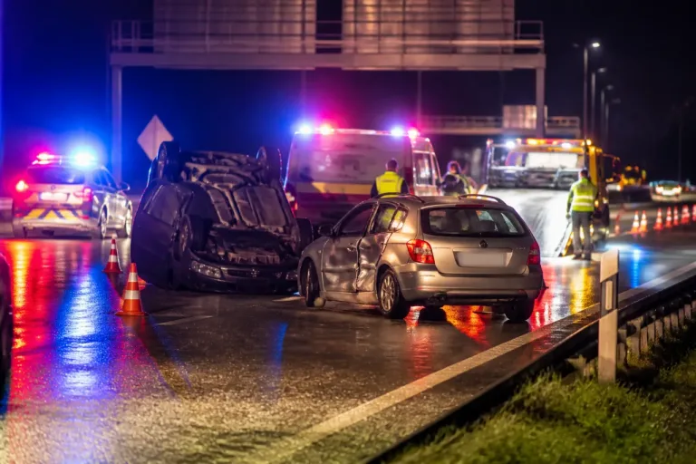 Auto überschlägt sich nach Kollision auf A1 bei Oensingen – Autobahn kurz gesperrt