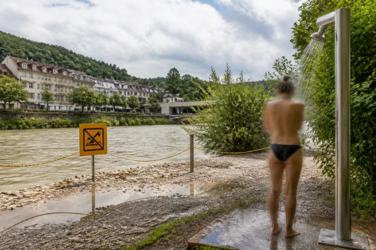 Baden: Warnhinweis zur Wasserqualität im Marchbach – Tauchen meiden, gründlich duschen