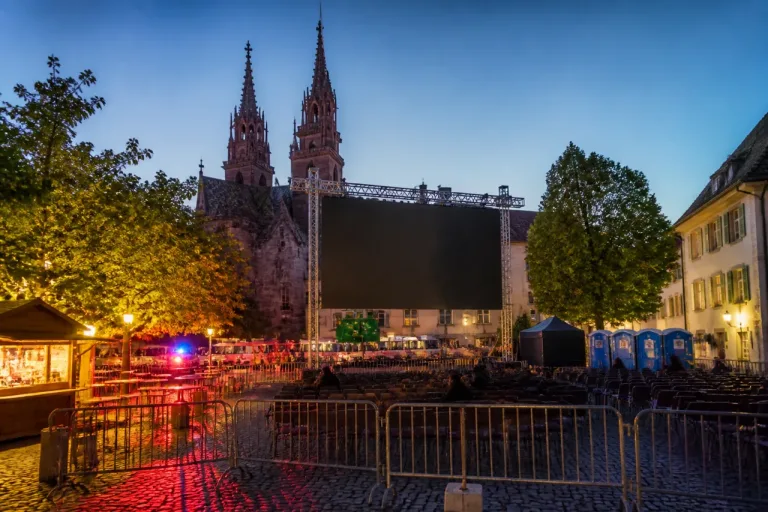 Basel prüft Public Viewing auf dem Münsterplatz bei möglichem Nati-Halbfinal