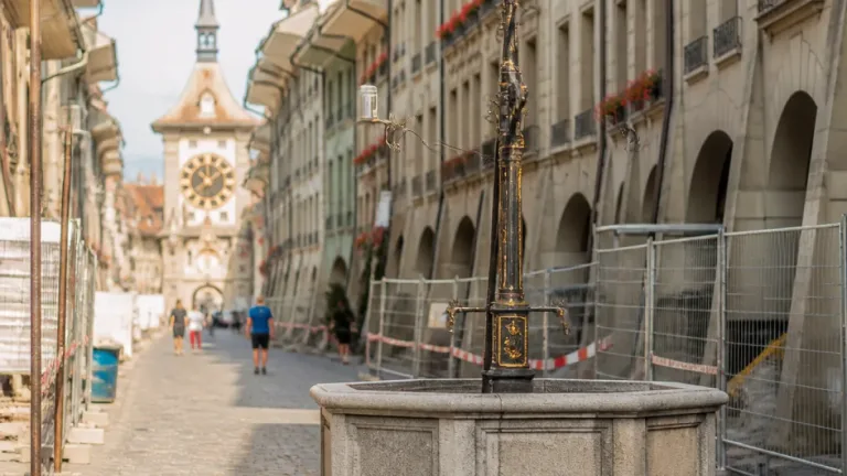 Berner Rathausgasse: Ein historischer Brunnen kehrt nach rund 100 Jahren zurück