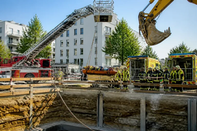 Schwer verletzter Bauarbeiter in Bochum aus Baugrube geborgen