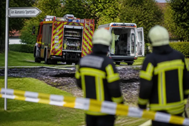 Ermittlungen in Main-Kinzig: Brandstiftung auf Feldfläche und tätlicher Angriff — Zeugen gesucht