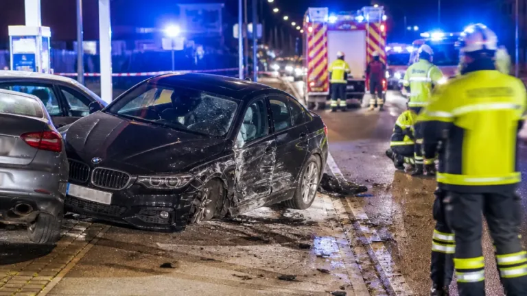 BMW fährt über Trottoir: Frau bei Tankstellenkollision in Frauenfeld verletzt