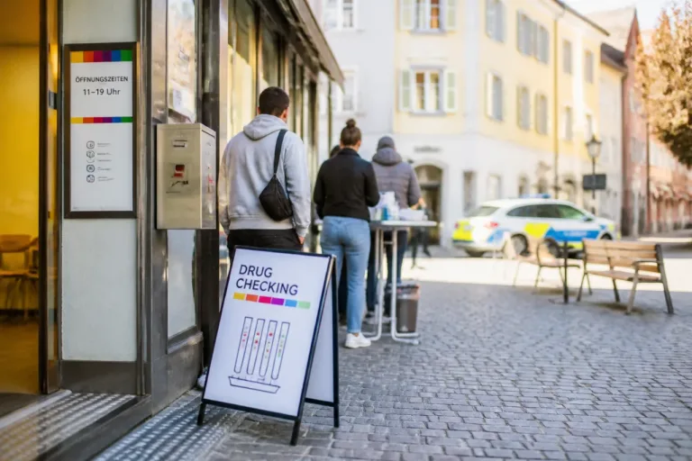 Churer Stadtrat lobt Konsumraum, fordert Drug Checking und diskutiert Kokainabgabe