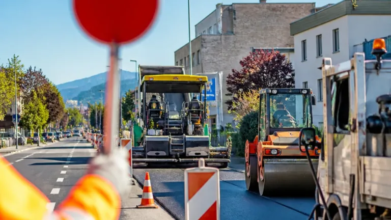 Deckbelag an der Wolfrietstrasse wird erneuert – Fahrspurführung an zwei Tagen