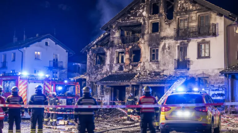 Explosion in Leontica: Mehrere Polizisten verletzt — Verbindung zu mutmasslichem Femizid in Faido