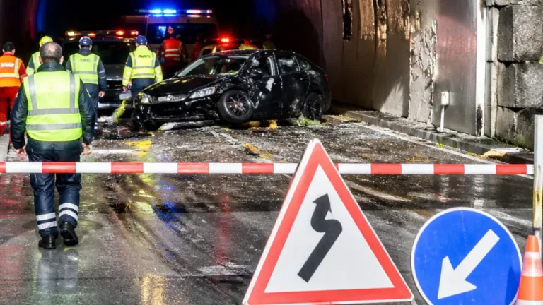 Flucht vor Kontrolle endet mit schwer beschädigtem Auto und Tunnel-Sperre in Solothurn
