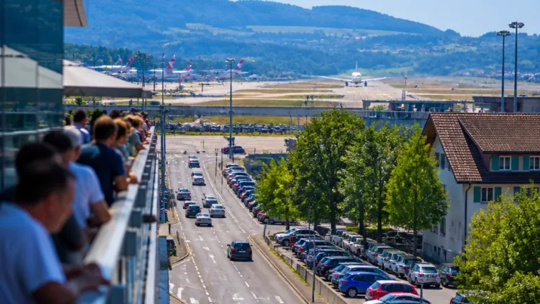 Flughafen Zürich im Sommerboom: Warum Passagierzahlen steigen, obwohl die Hitze warnen sollte