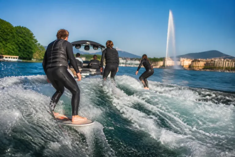 Französisches Skiteam um Cyprien Sarrazin wakesurft auf dem Lac Léman