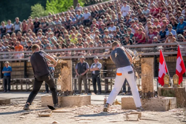 Timbersports im Atzmännig: Rookies begeistern – Schweizer Doppelsieg vor hunderten Zuschauern
