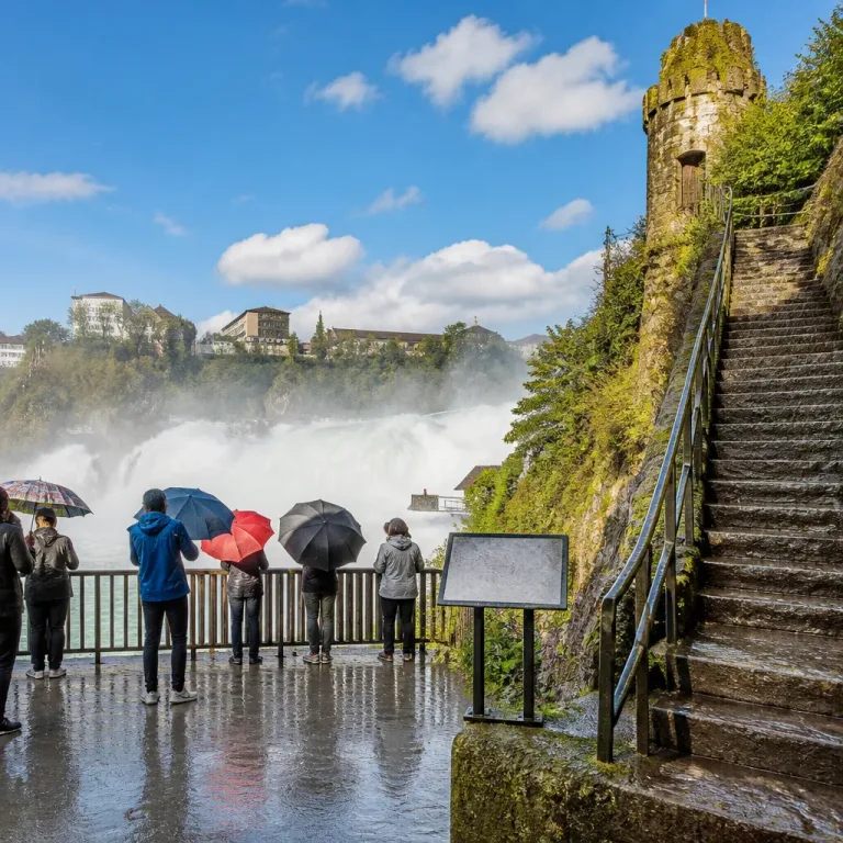 Touristen beklagen «zu viel Wasser» und «zu viele Treppen» — was Schaffhausens Attraktionen in Google-Reviews sagen