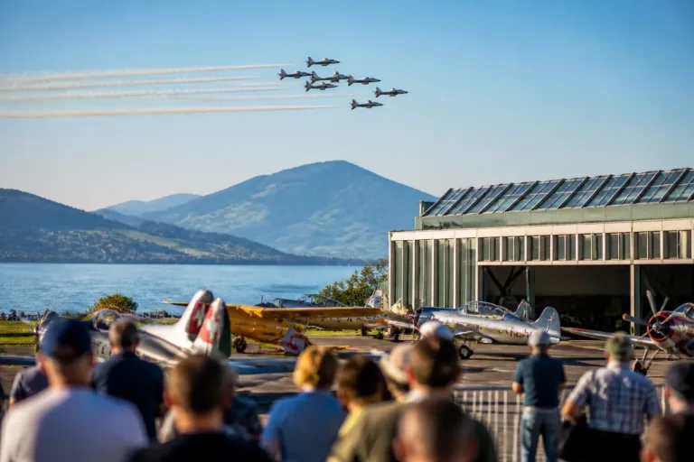 Jubiläums-Airshow in Altenrhein: Patrouille Suisse gibt letzten Bodensee‑Auftritt