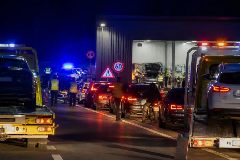 Kantonspolizei Bern zeigt 16 Fahrzeuglenker nach Lärm- und Geschwindigkeitskontrollen an