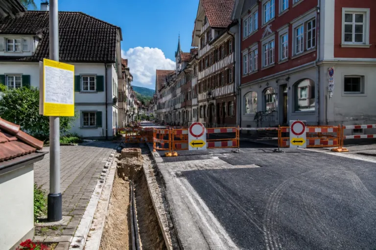 Klostergasse Nord in Altdorf eine Woche komplett gesperrt – Fussgänger müssen Umwege nehmen