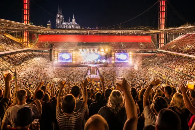 BAP füllt Rheinenergie-Stadion: Ein halbes Jahrhundert Kölschrock wird zur Grossfeier