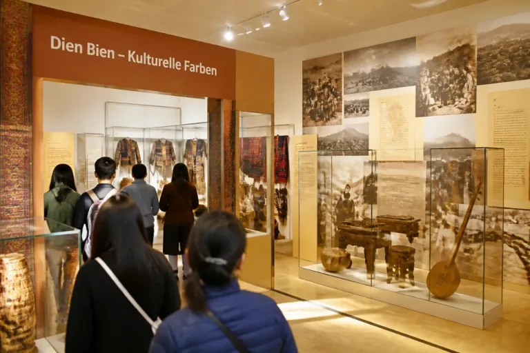 Dien Bien präsentiert kulturelle Vielfalt in Quang Ninh: Ausstellung verbindet Geschichte und Tourismus