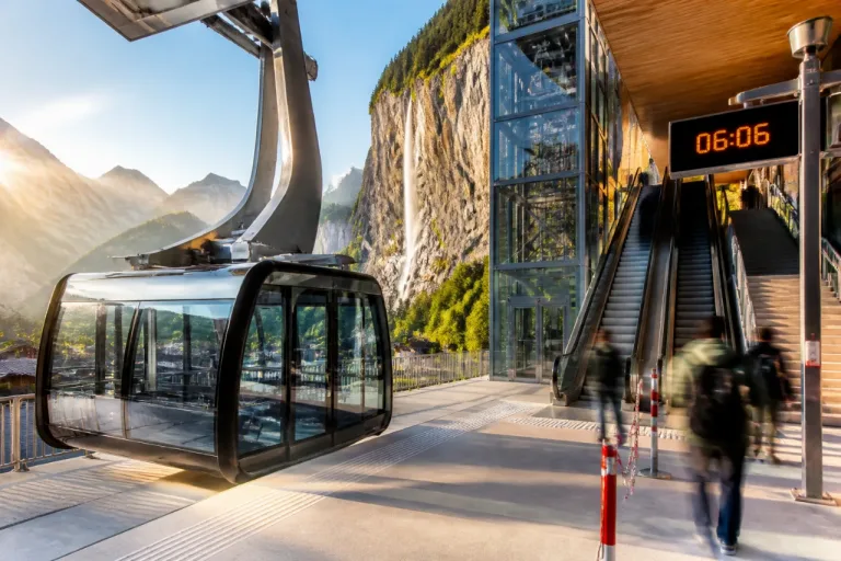 Luftseilbahn Lauterbrunnen–Grütschalp nimmt nach Modernisierung den Betrieb wieder auf