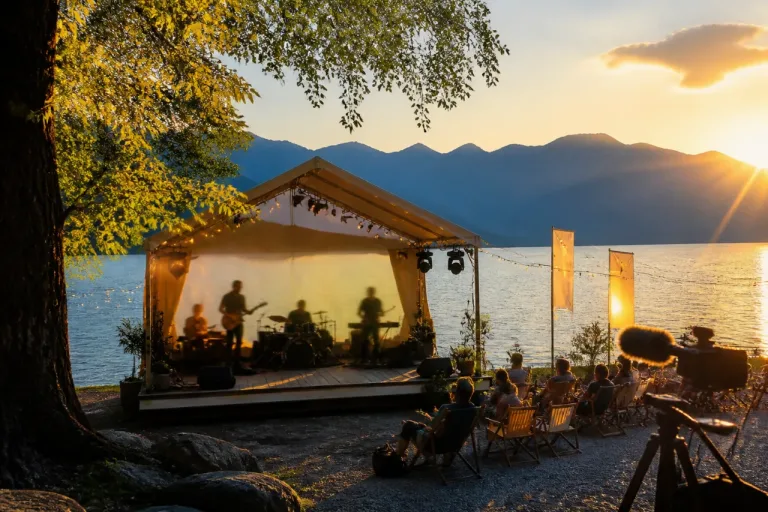 Montreux: Selah Sue & The Gallands spielen Lake Session zur 60. Ausgabe des Jazz Festivals