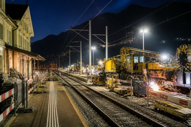 Nächtliche Schweisstarbeiten am Bahnhof Scuol-Tarasp: Betriebsbedingter Lärm in mehreren Nächten