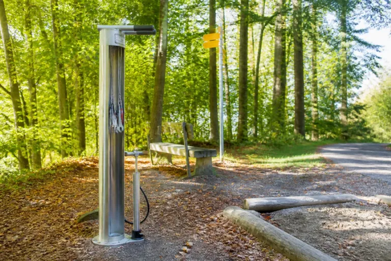 Neue Bike-Repair-Station im Steineggwald: Gratis-Reparaturen für Velofahrende rund um die Uhr