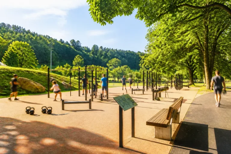 Neuer Mobiliar Outdoor-Fitnesspark in Burgdorf eröffnet – öffentlich und kostenfrei