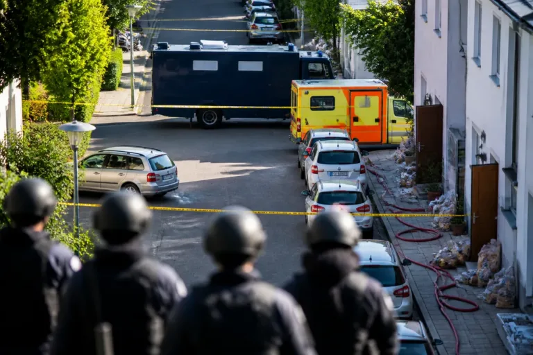 Spezialeinsatz in Dauchingen: 38-Jähriger überwältigt – Brandgegenstände sichergestellt