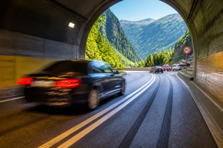 Raser mit 171,8 km/h und 21 Überholmanövern im Gotthard-Tunnel gestoppt