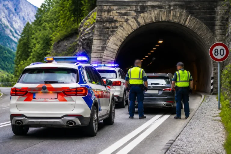 Raser mit 171,8 km/h und Drogen im Gotthard‑Strassentunnel gestoppt