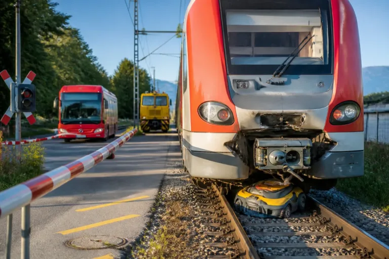 S‑Bahn schleift liegengebliebenen Mähroboter mit – Strecke für 1,5 Stunden blockiert