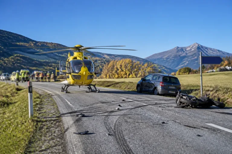 Schwerverletzter Motorradfahrer nach Kollision beim Überholen auf Ofenbergstrasse